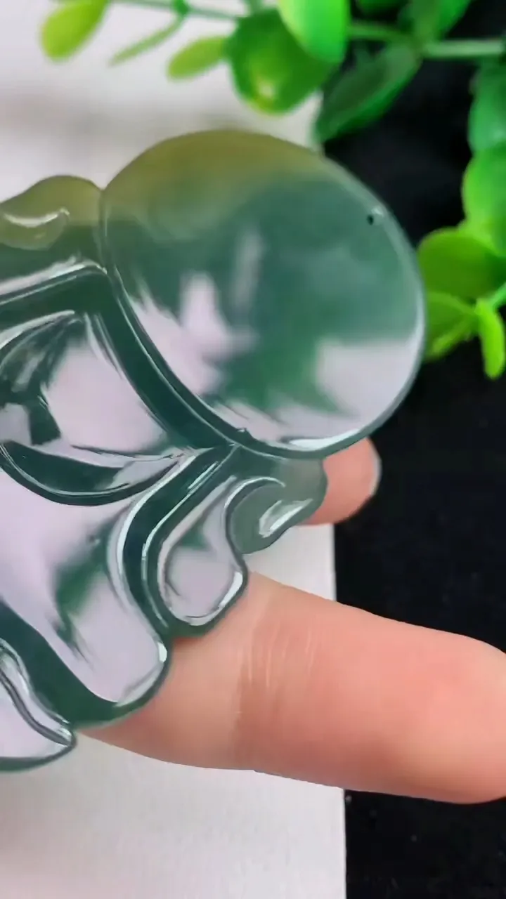 天然A货翡翠蓝水双彩观音菩萨吊坠，尺寸70.6-14.2-8.6，重:48.01g
4月30日