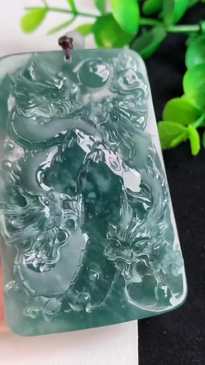 天然A货翡翠蓝水九龙至尊 观音菩萨吊坠，尺寸69.5-44.6-8.5，重:55.04g
4月30日