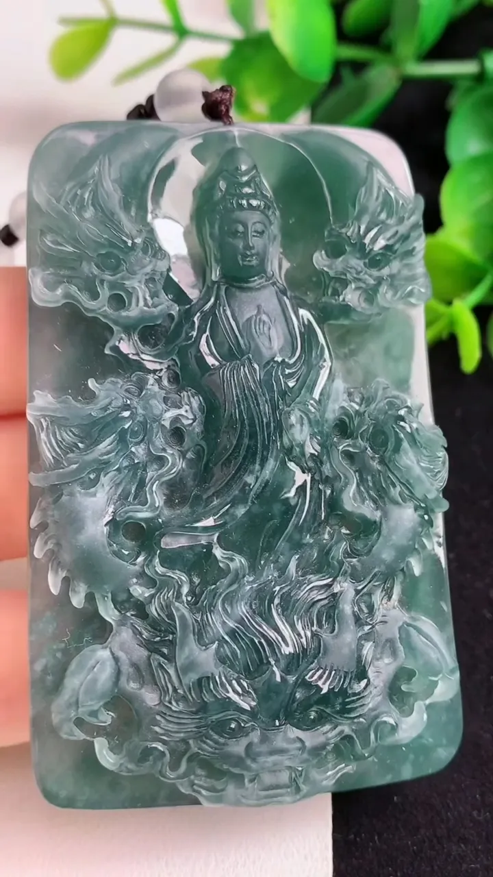 天然A货翡翠蓝水九龙至尊 观音菩萨吊坠，尺寸69.5-44.6-8.5，重:55.04g
4月30日