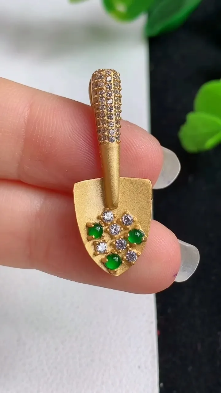 天然A货翡翠蛋面铲子吊坠，尺寸2，重量:2.12g
4月30日