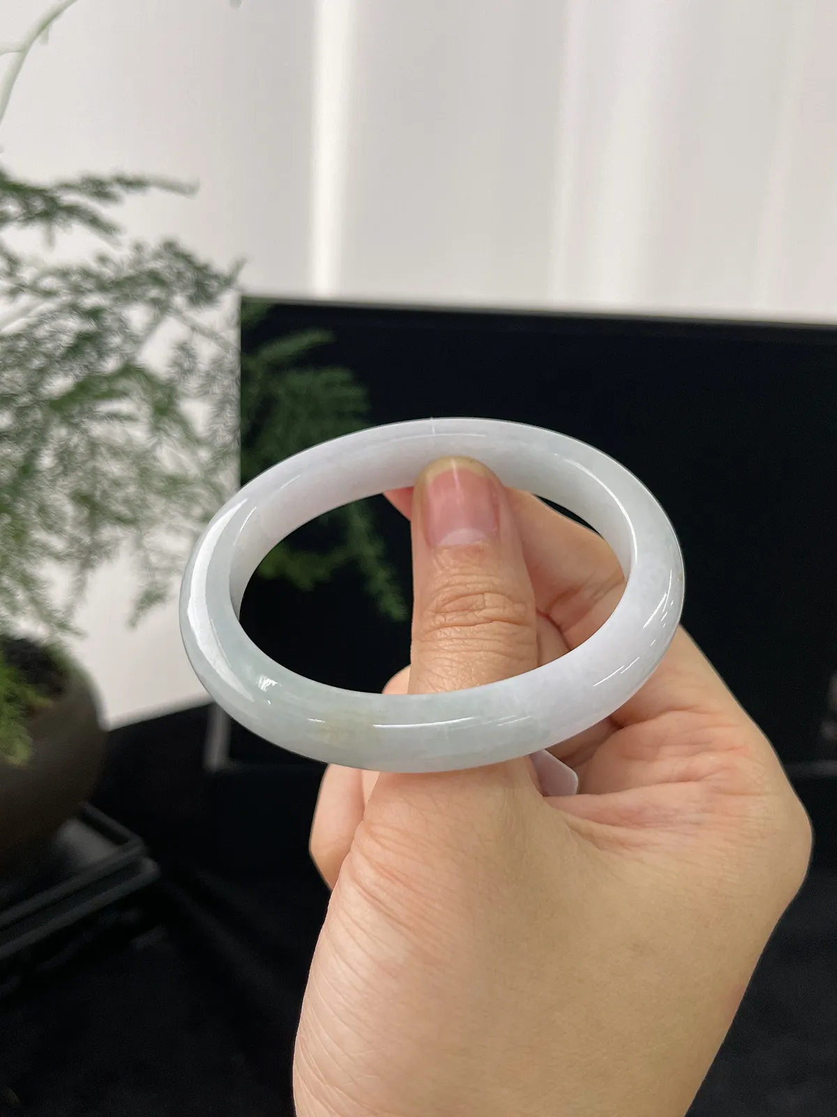 贵妃镯54圈口，翡翠糯化种白色手镯