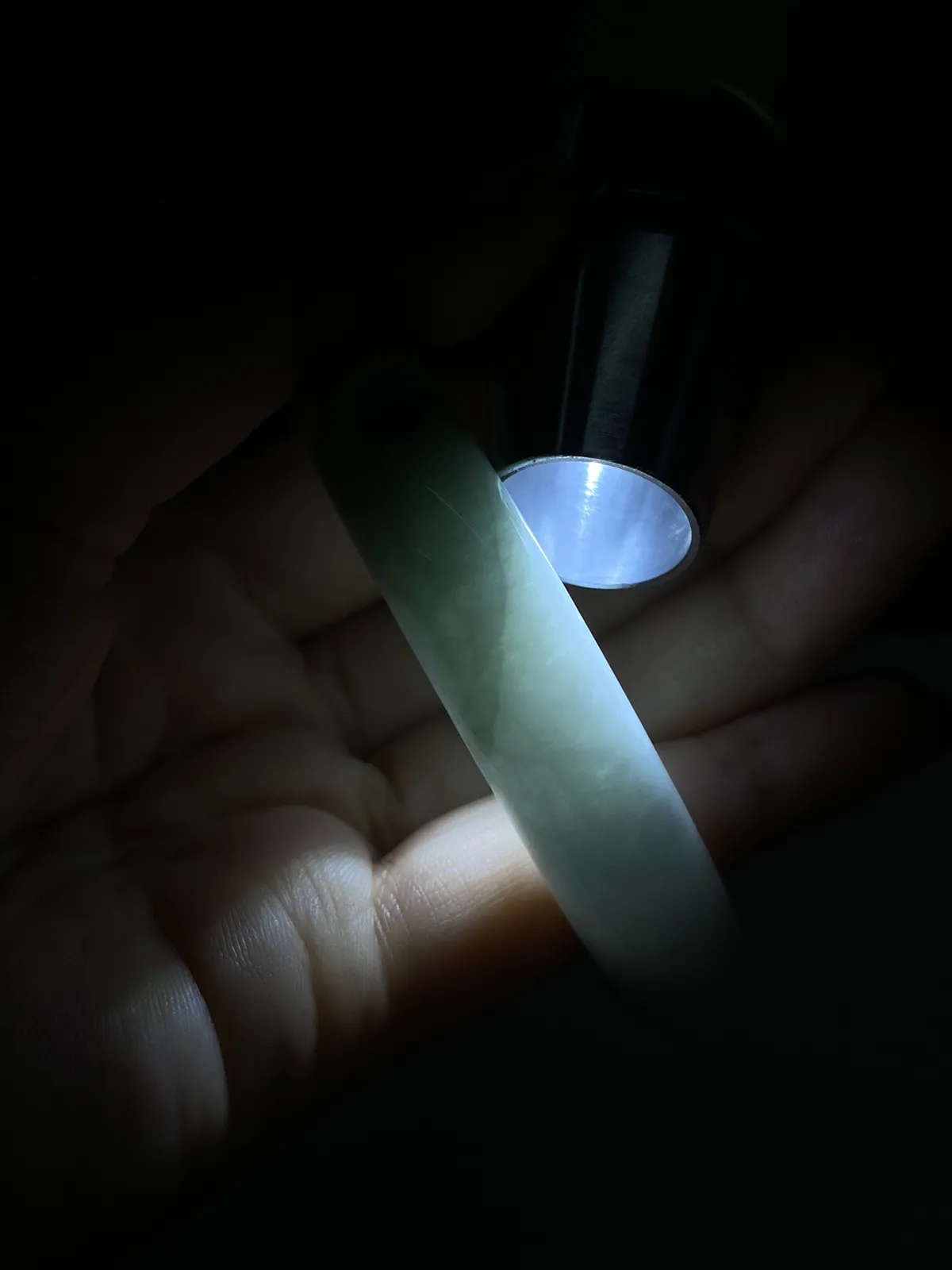 正圈54.4圈口，翡翠糯化种飘绿手镯