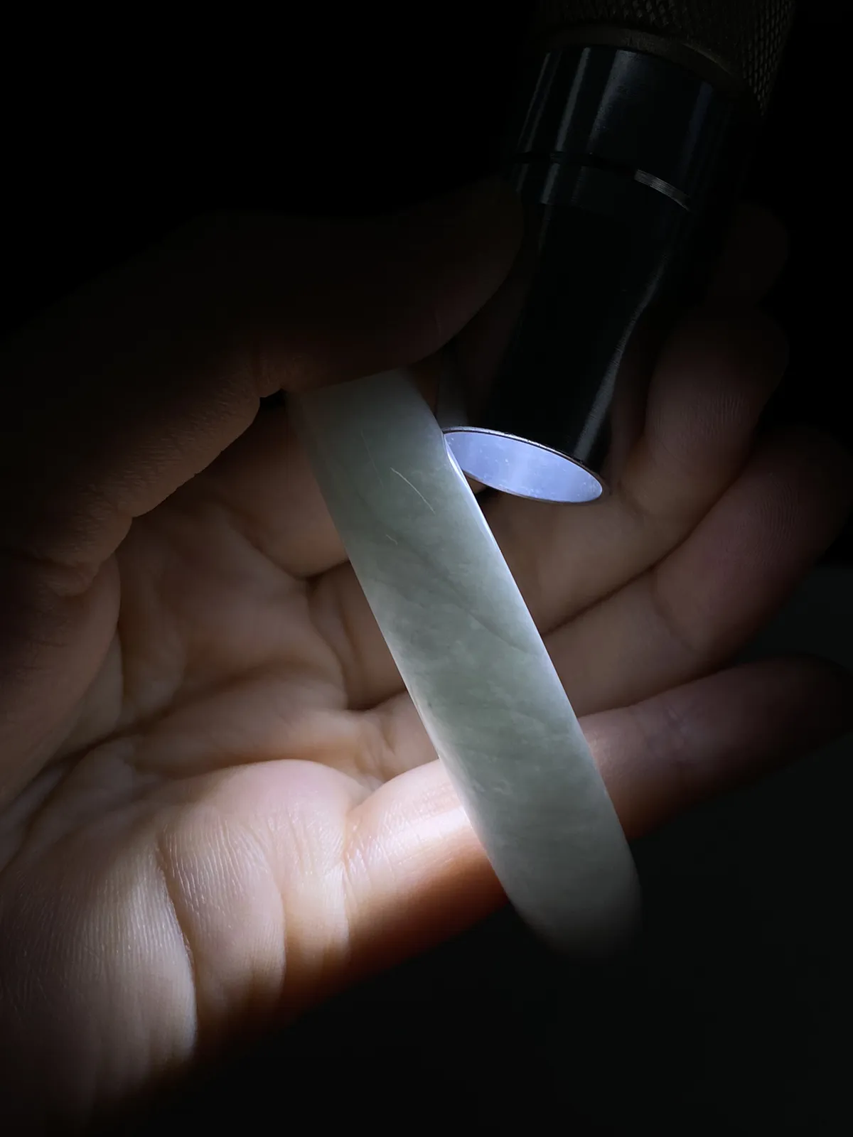 正圈54.4圈口，翡翠糯化种飘绿手镯