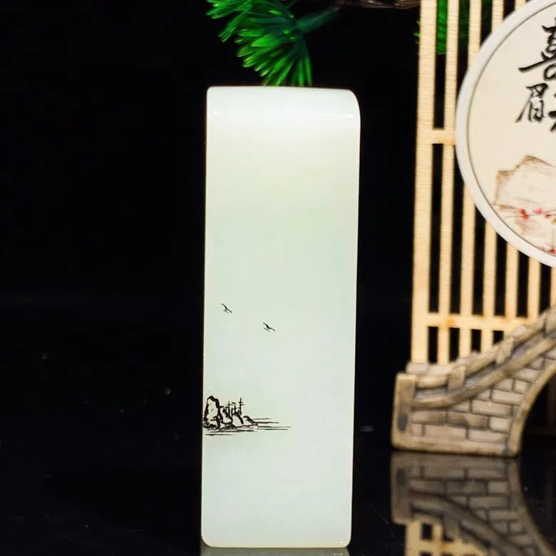 新疆山料山水怡情印章。尺寸62/20/20重70.6克。玉质细腻油润。手推出油。品相大气 lt250331