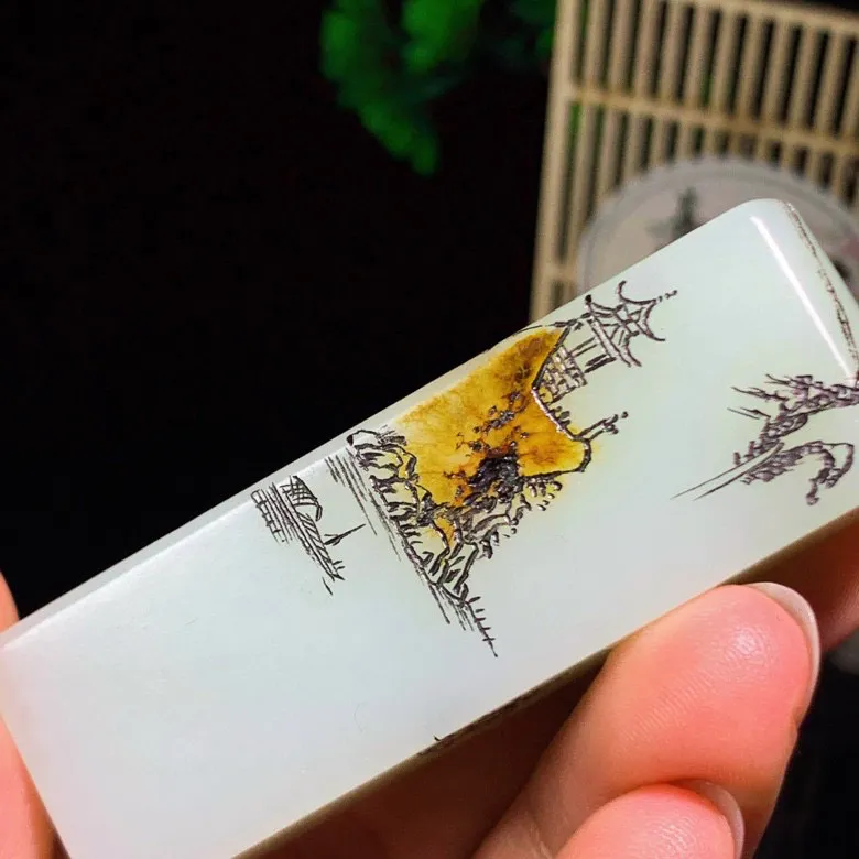 新疆山料山水怡情印章。尺寸62/20/20重70.6克。玉质细腻油润。手推出油。品相大气 lt250331