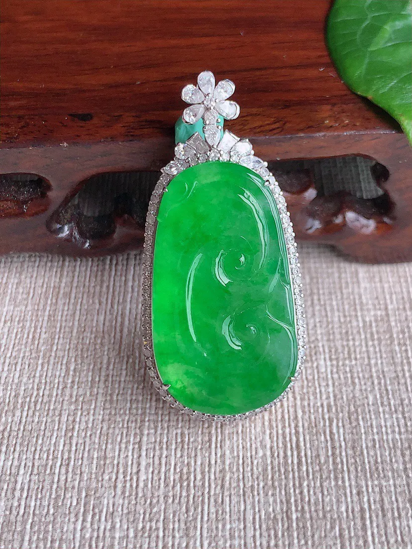 缅甸a货翡翠ddj老坑冰种18K金镶嵌阳绿如意吊坠 整体42×19.7×9.8裸石29.7×16.6mm 10.33