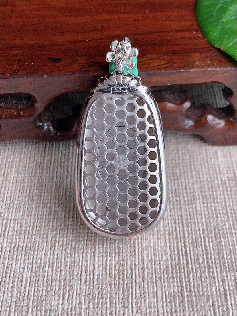 缅甸a货翡翠ddj老坑冰种18K金镶嵌阳绿如意吊坠 整体42×19.7×9.8裸石29.7×16.6mm 10.33