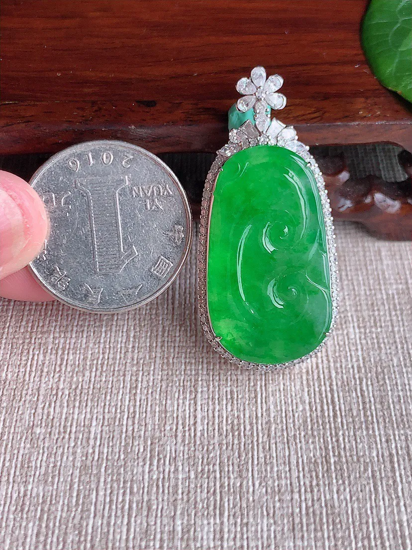 缅甸a货翡翠ddj老坑冰种18K金镶嵌阳绿如意吊坠 整体42×19.7×9.8裸石29.7×16.6mm 10.33