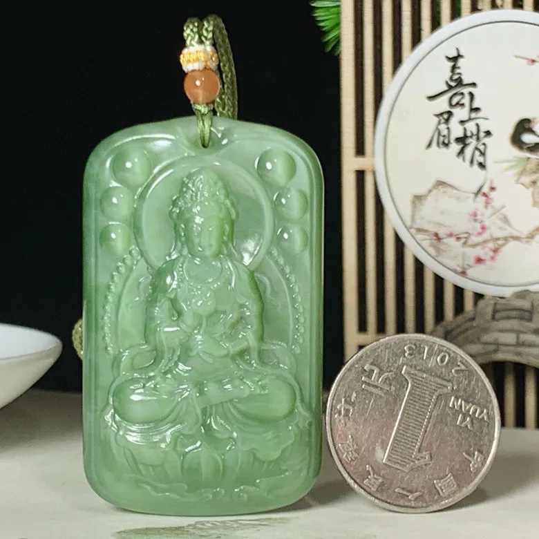 和田玉阳绿俄罗斯碧玉猫眼碧玉坐莲观音牌子挂件。尺寸55/33/12重40克。玉质细腻油润。手推出油。品相大气。lt250407