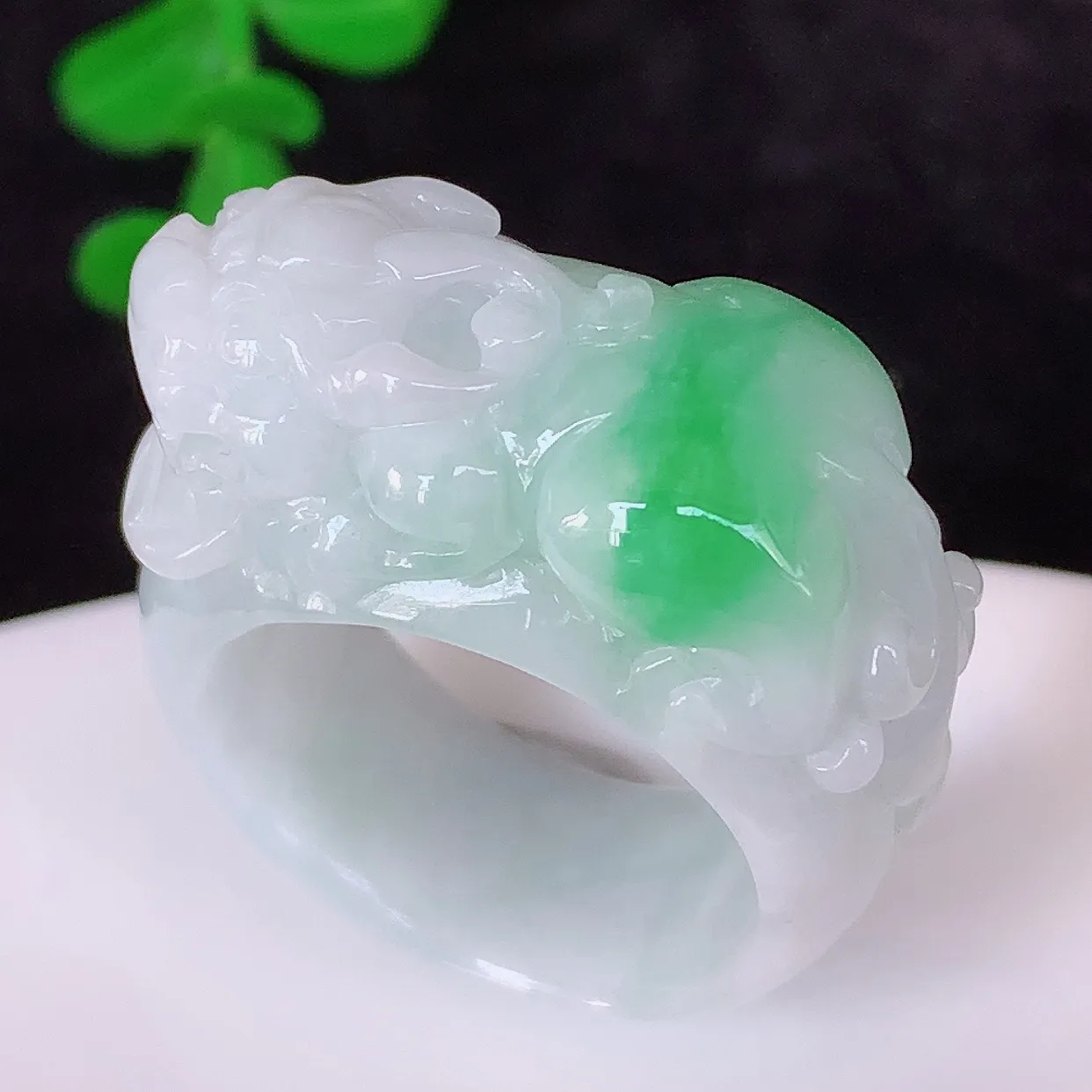 自然光实拍，冰润冰糯种飘阳绿翡翠招财貔貅20mm内径翡翠扳指 冰润指环，玉扳指，财源滚滚，玉质细腻起胶，23圈口， 种水好！#1.1
