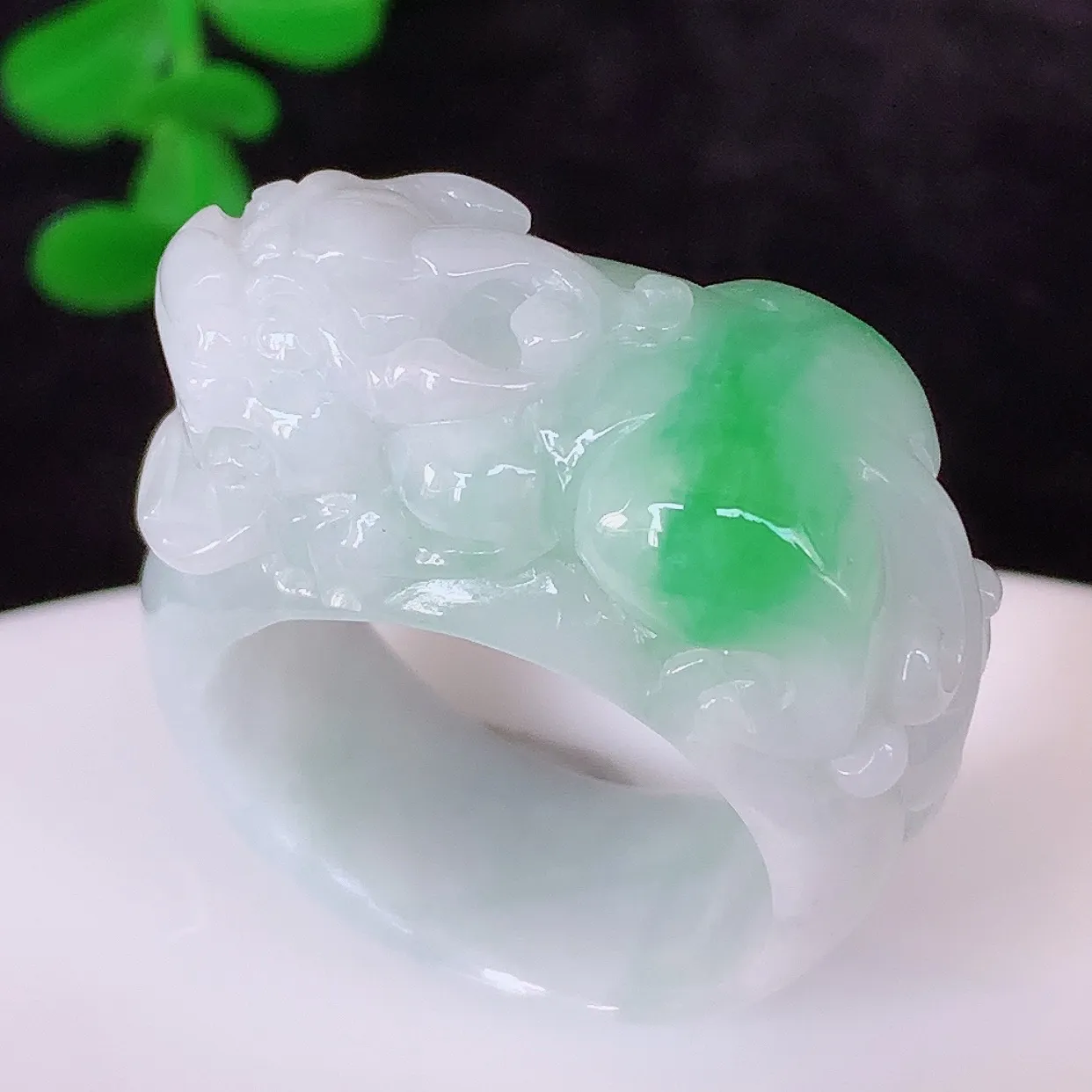 自然光实拍，冰润冰糯种飘阳绿翡翠招财貔貅20mm内径翡翠扳指 冰润指环，玉扳指，财源滚滚，玉质细腻起胶，23圈口， 种水好！#1.1