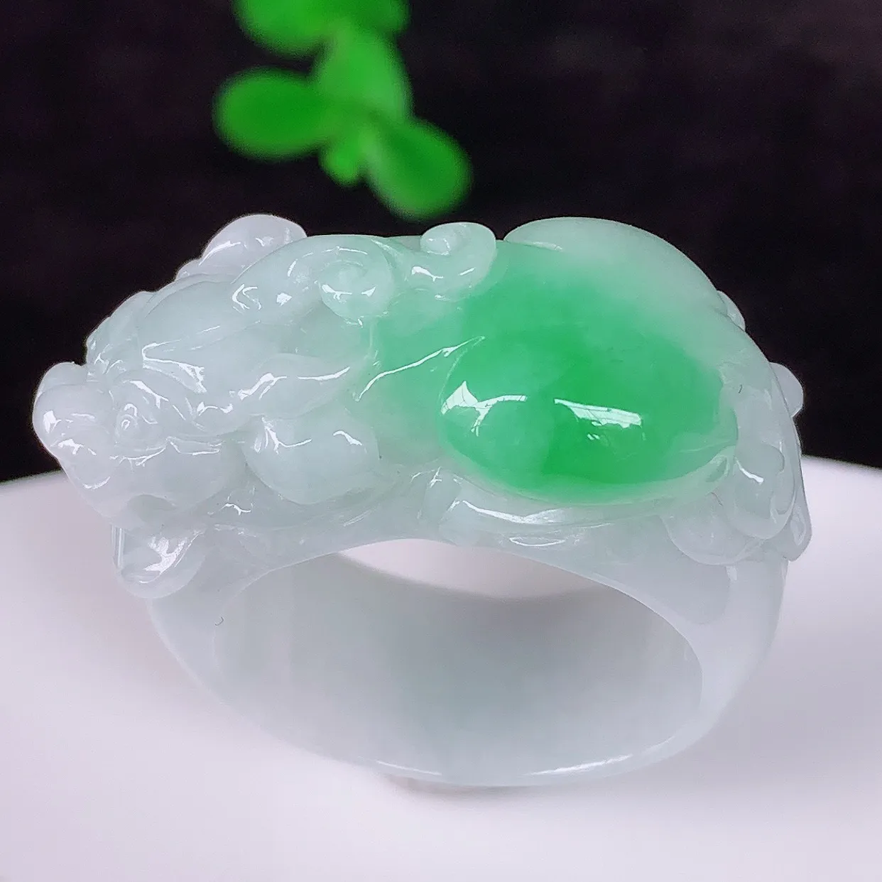 自然光实拍，冰润冰糯种飘阳绿招财貔貅20mm内径翡翠扳指，冰润指环，玉扳指，财源滚滚，玉质细腻起胶，23圈口，种水好！#1.8