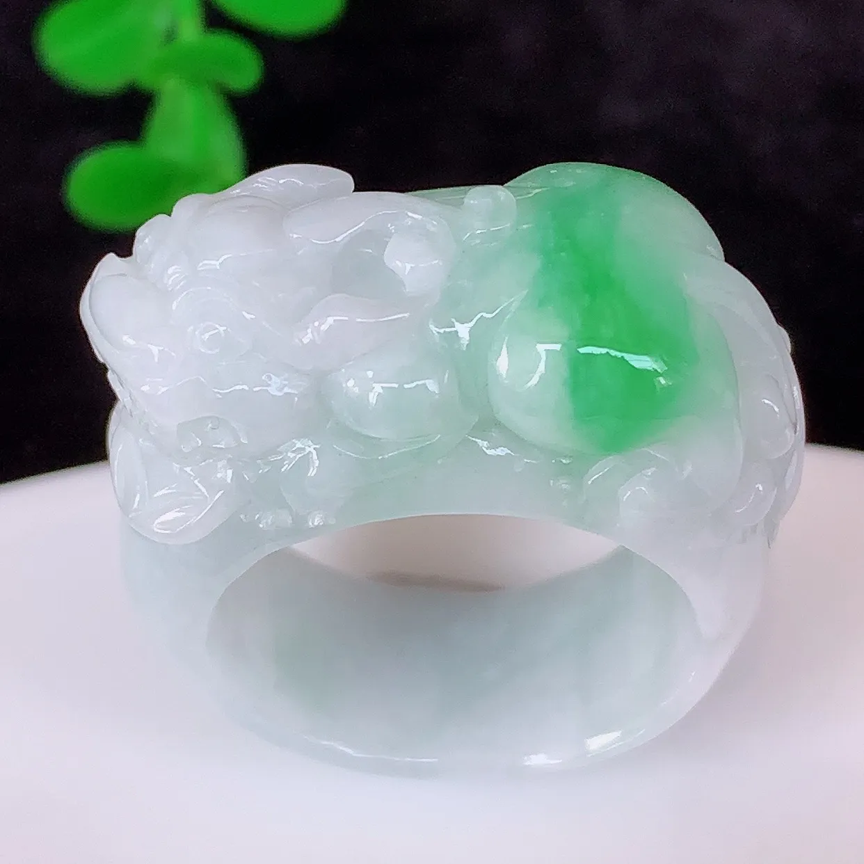 自然光实拍，冰润冰糯种飘阳绿翡翠招财貔貅20mm内径翡翠扳指 冰润指环，玉扳指，财源滚滚，玉质细腻起胶，23圈口， 种水好！#1.1