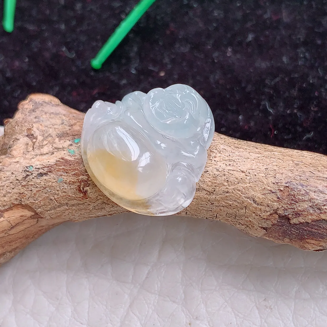 实拍xqa 缅甸翡翠A货冰黄佛公 迷你玉佛玉吊坠 玉挂件16.8*17.6*6mm