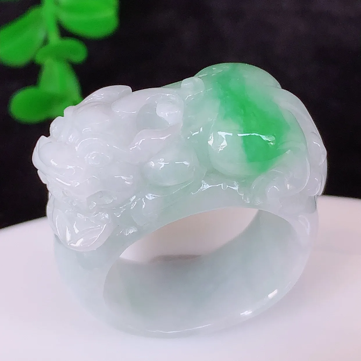 自然光实拍，冰润冰糯种飘阳绿翡翠招财貔貅20mm内径翡翠扳指 冰润指环，玉扳指，财源滚滚，玉质细腻起胶，23圈口， 种水好！#1.1