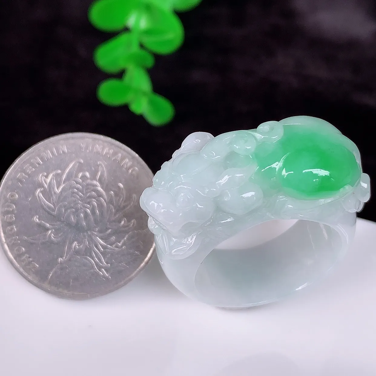 自然光实拍，冰润冰糯种飘阳绿招财貔貅20mm内径翡翠扳指，冰润指环，玉扳指，财源滚滚，玉质细腻起胶，23圈口，种水好！#1.8