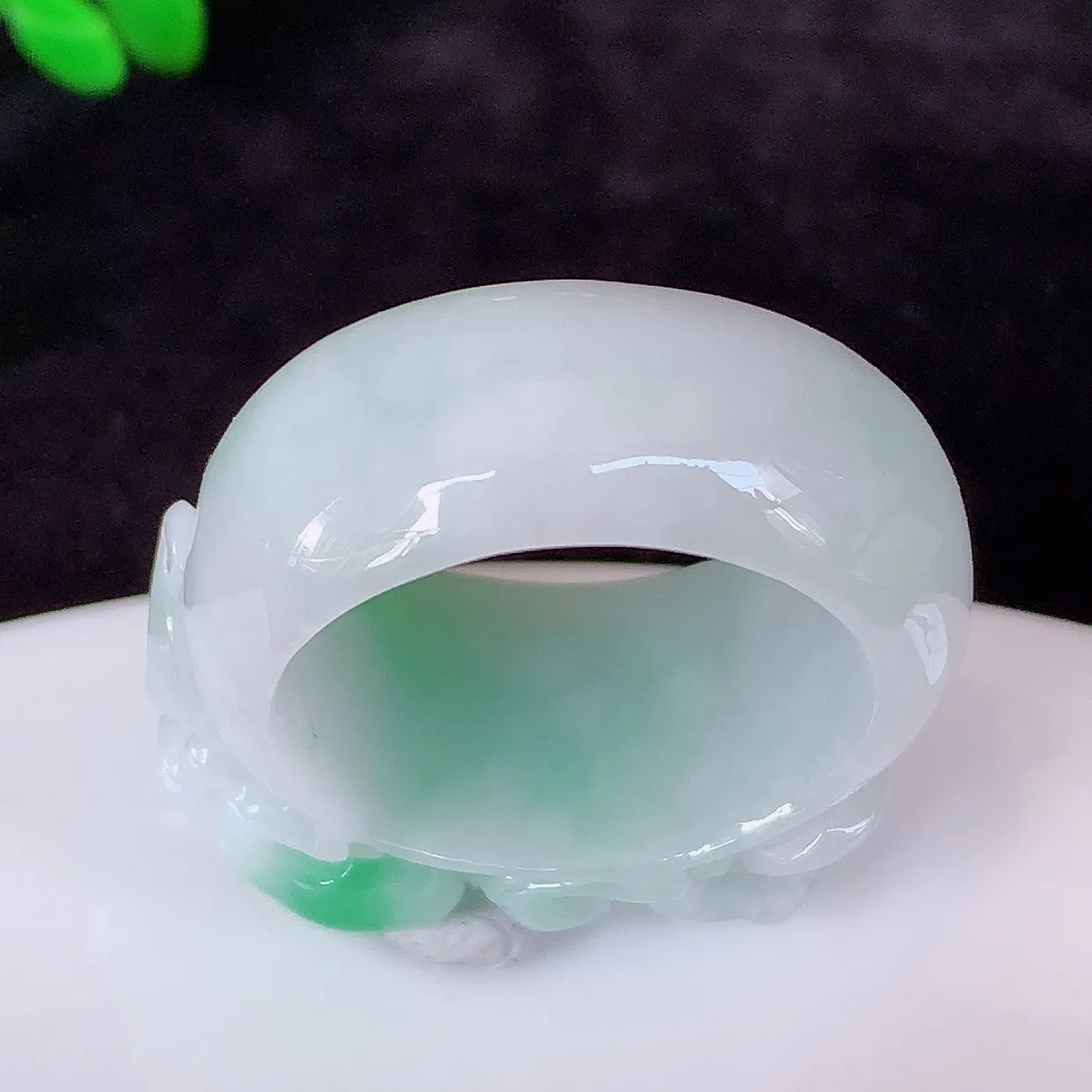 自然光实拍，冰润冰糯种飘阳绿翡翠招财貔貅20mm内径翡翠扳指 冰润指环，玉扳指，财源滚滚，玉质细腻起胶，23圈口， 种水好！#1.1