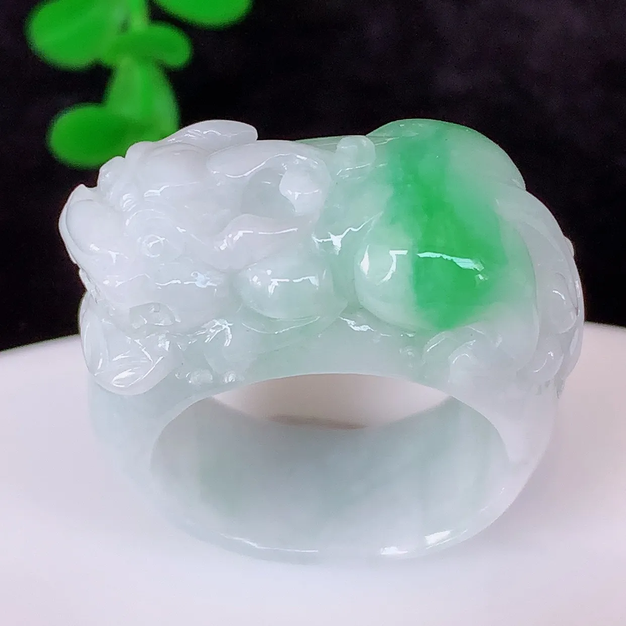 自然光实拍，冰润冰糯种飘阳绿翡翠招财貔貅20mm内径翡翠扳指 冰润指环，玉扳指，财源滚滚，玉质细腻起胶，23圈口， 种水好！#1.1