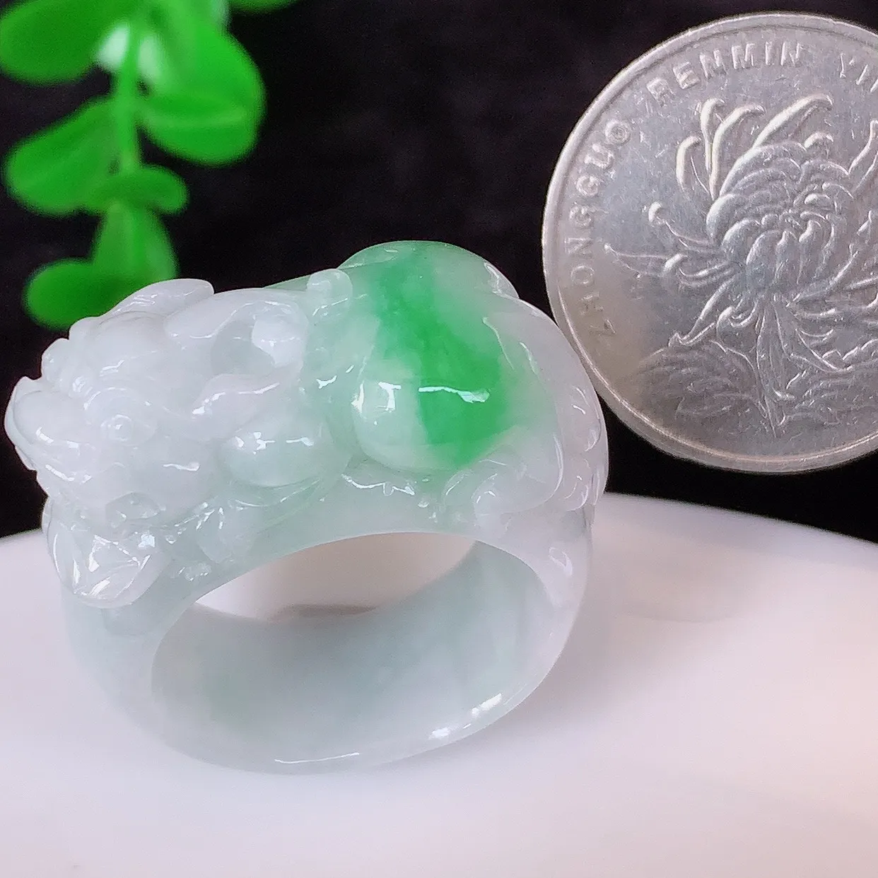 自然光实拍，冰润冰糯种飘阳绿翡翠招财貔貅20mm内径翡翠扳指 冰润指环，玉扳指，财源滚滚，玉质细腻起胶，23圈口， 种水好！#1.1