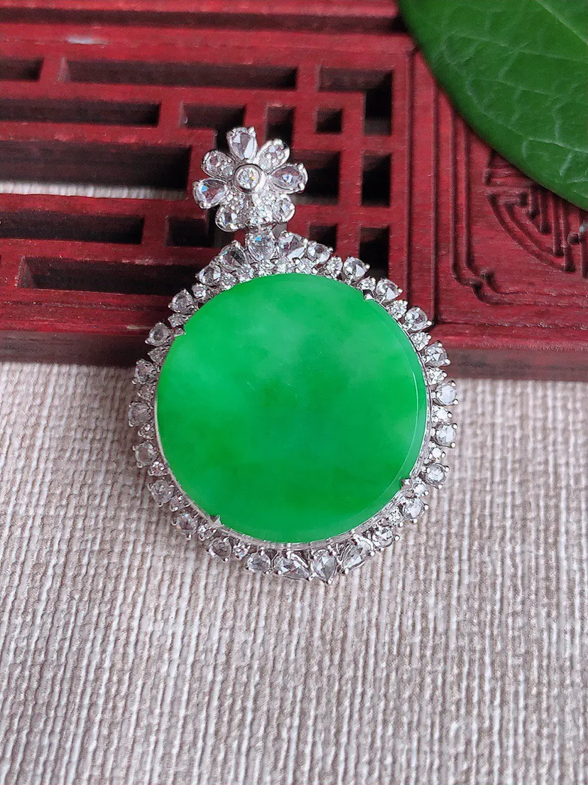 缅甸a货翡翠ddj老坑冰种18K金镶嵌阳绿无事牌吊坠 整体35.5×25×10裸石20mm 8.05