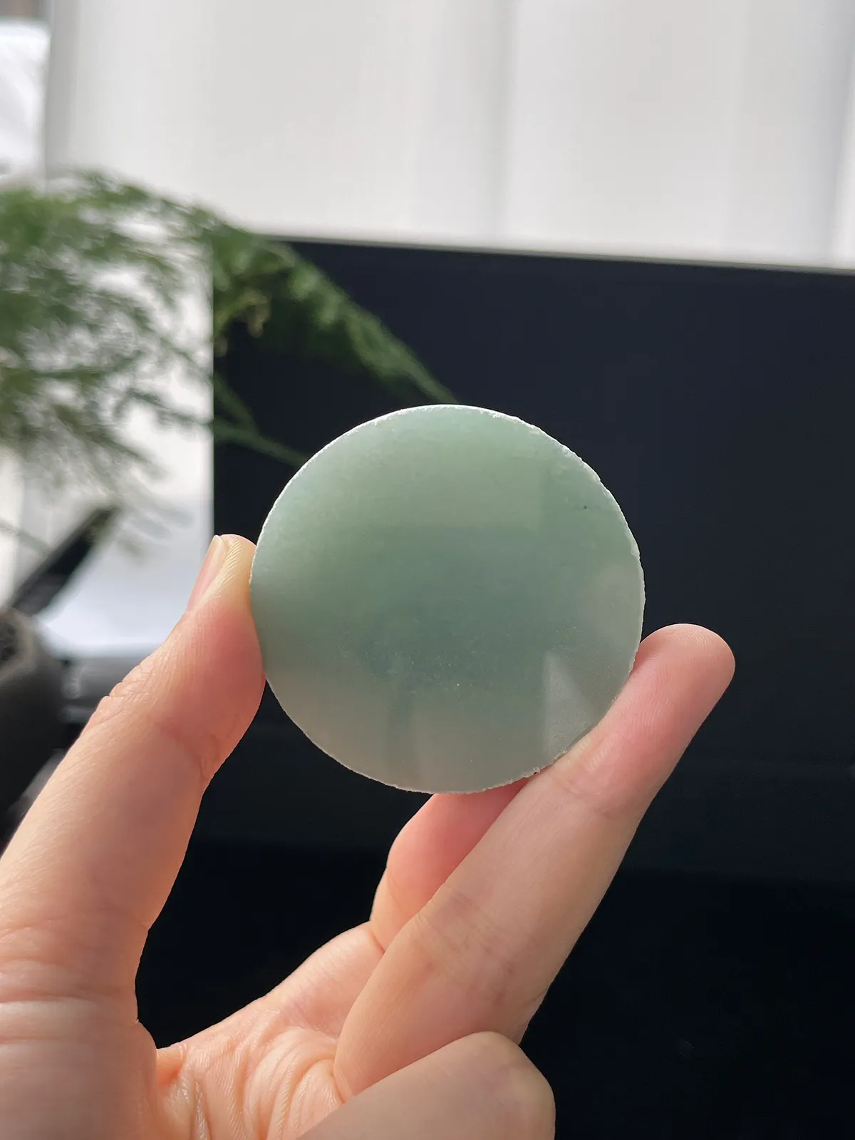 贵妃圈口55.2，翡翠冰糯种绿色手镯，带镯心