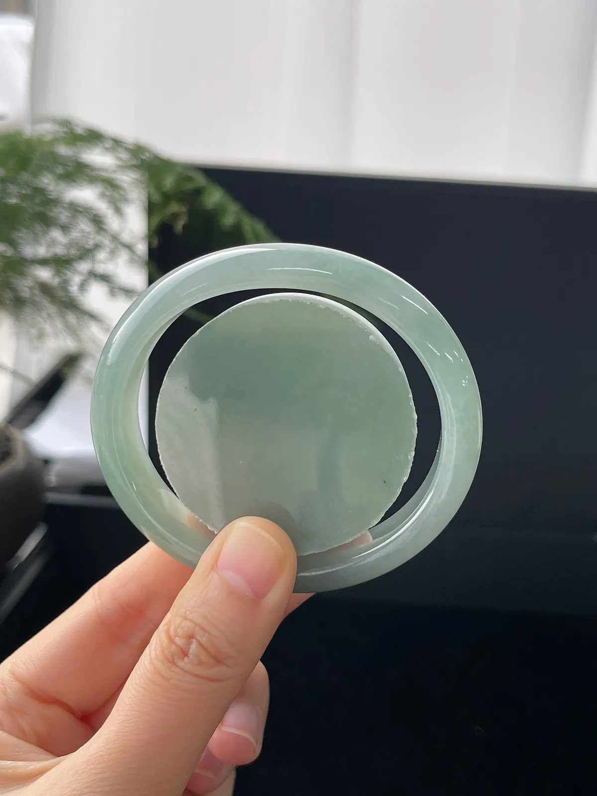 贵妃圈口55.2，翡翠冰糯种绿色手镯，带镯心