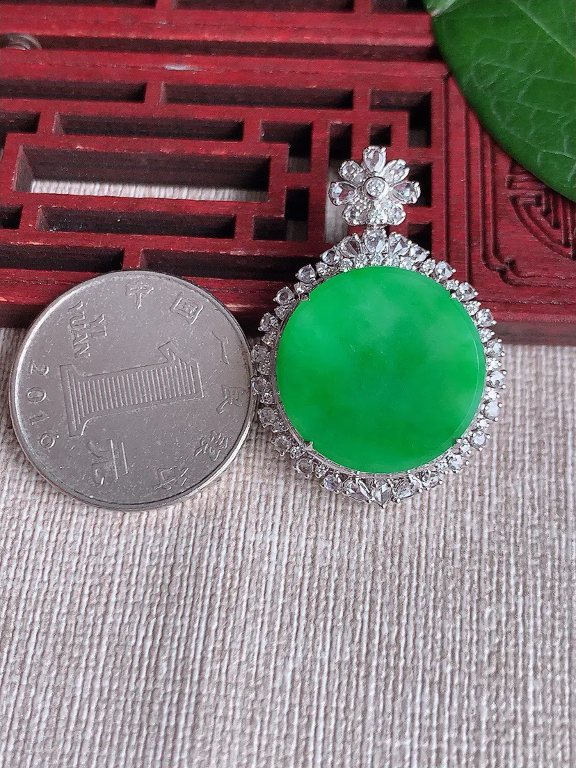 缅甸a货翡翠ddj老坑冰种18K金镶嵌阳绿无事牌吊坠 整体35.5×25×10裸石20mm 8.05