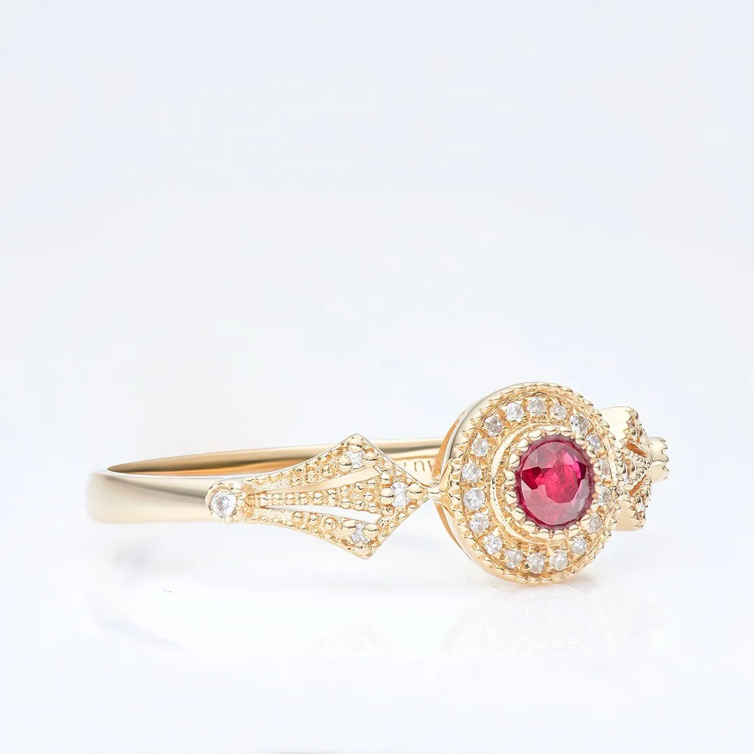 天然红宝石戒指，18k金配天然南非真钻镶嵌，上手效果好。
主石：0.15ct，配钻：31粒，总重：1.79g，圈口：14