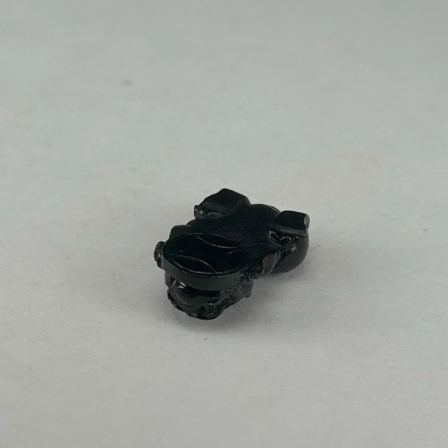 精品墨翠貔貅戒面 种好色正 黑度极好 打灯通透 油性十足 尺寸23.8