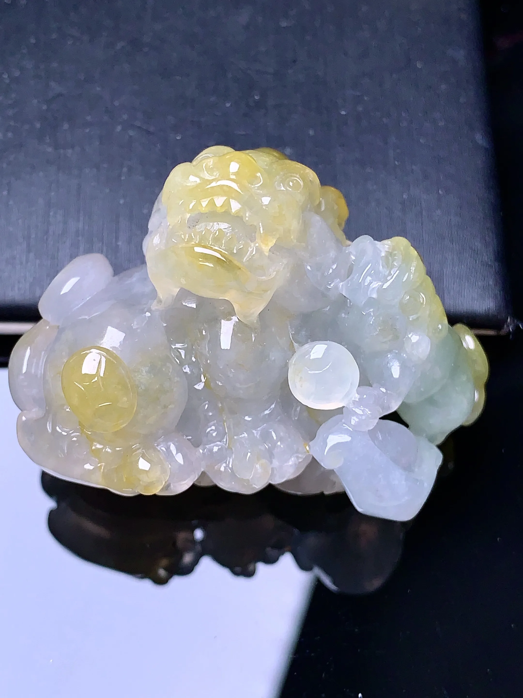飘黄翡貔貅把玩 玉质细腻 色泽清新艳丽 整体尺寸44*32.5*25.8