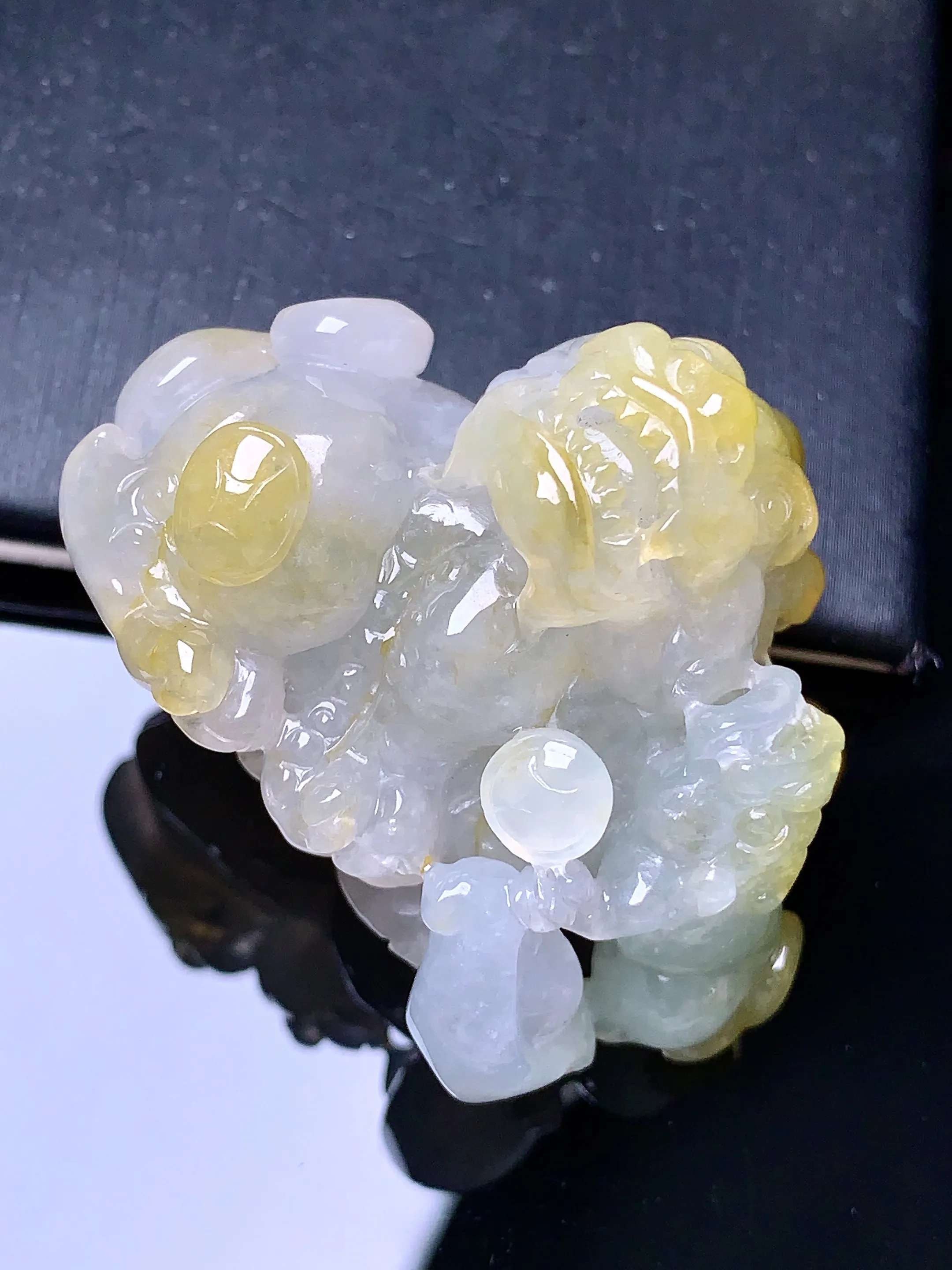 飘黄翡貔貅把玩 玉质细腻 色泽清新艳丽 整体尺寸44*32.5*25.8