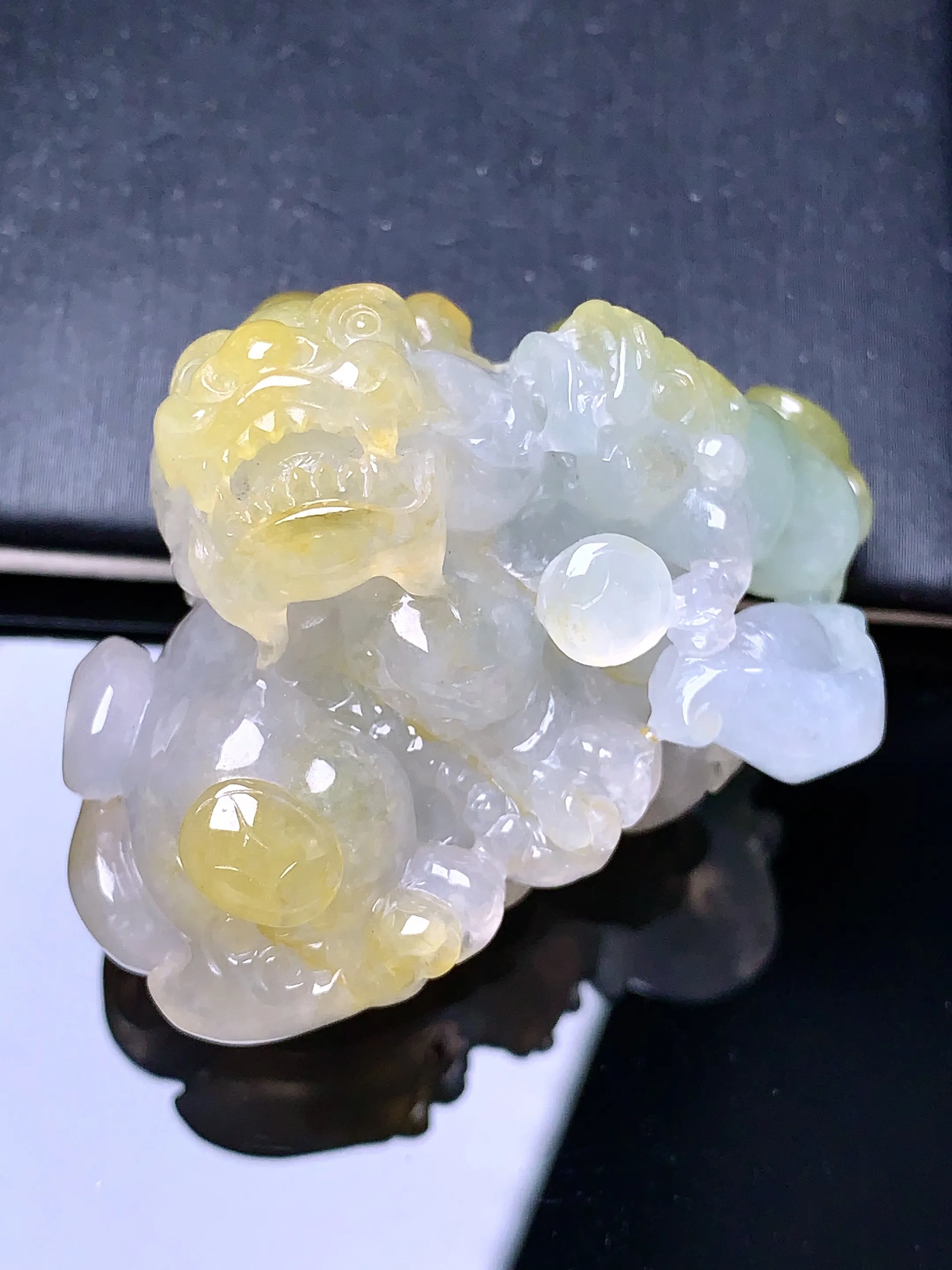 飘黄翡貔貅把玩 玉质细腻 色泽清新艳丽 整体尺寸44*32.5*25.8