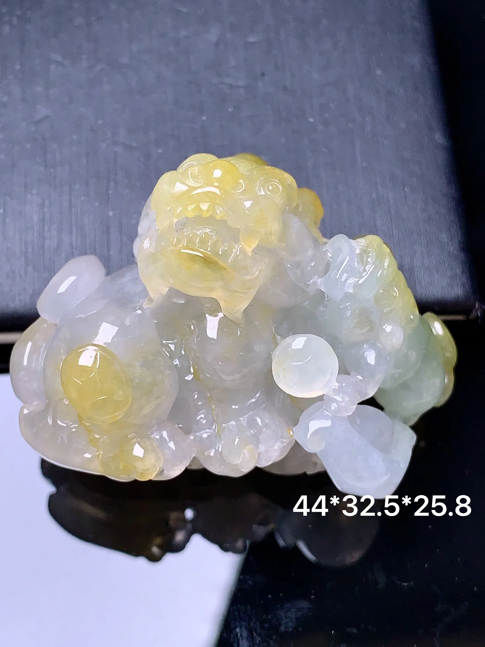飘黄翡貔貅把玩 玉质细腻 色泽清新艳丽 整体尺寸44*32.5*25.8