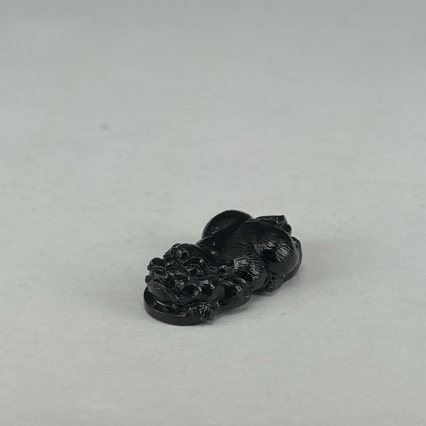 精品墨翠貔貅戒面 种好色正 黑度极好 打灯通透 油性十足 尺寸23.8