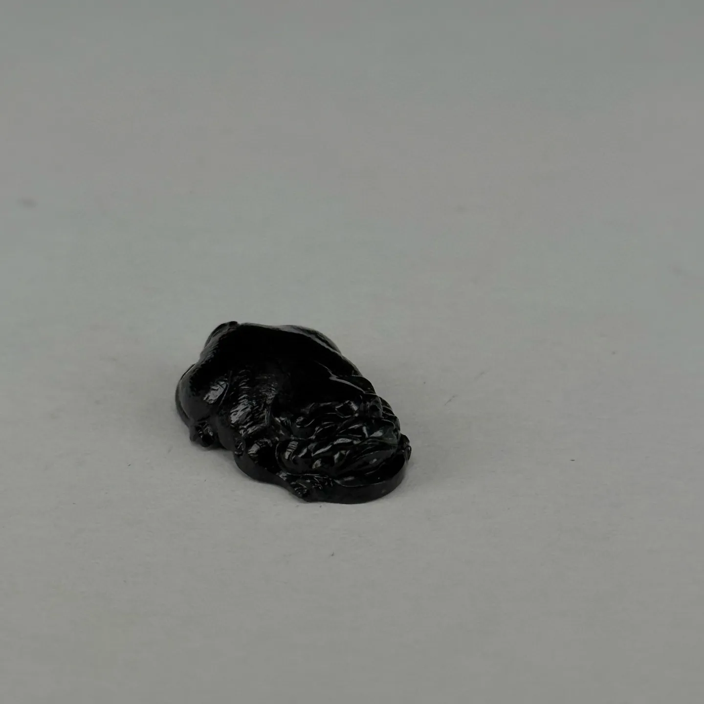 精品墨翠貔貅戒面 种好色正 黑度极好 打灯通透 油性十足 尺寸20.7