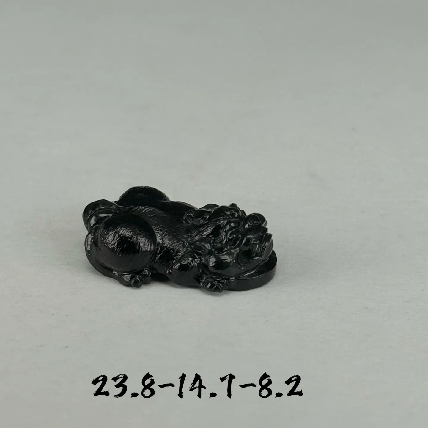 精品墨翠貔貅戒面 种好色正 黑度极好 打灯通透 油性十足 尺寸23.8