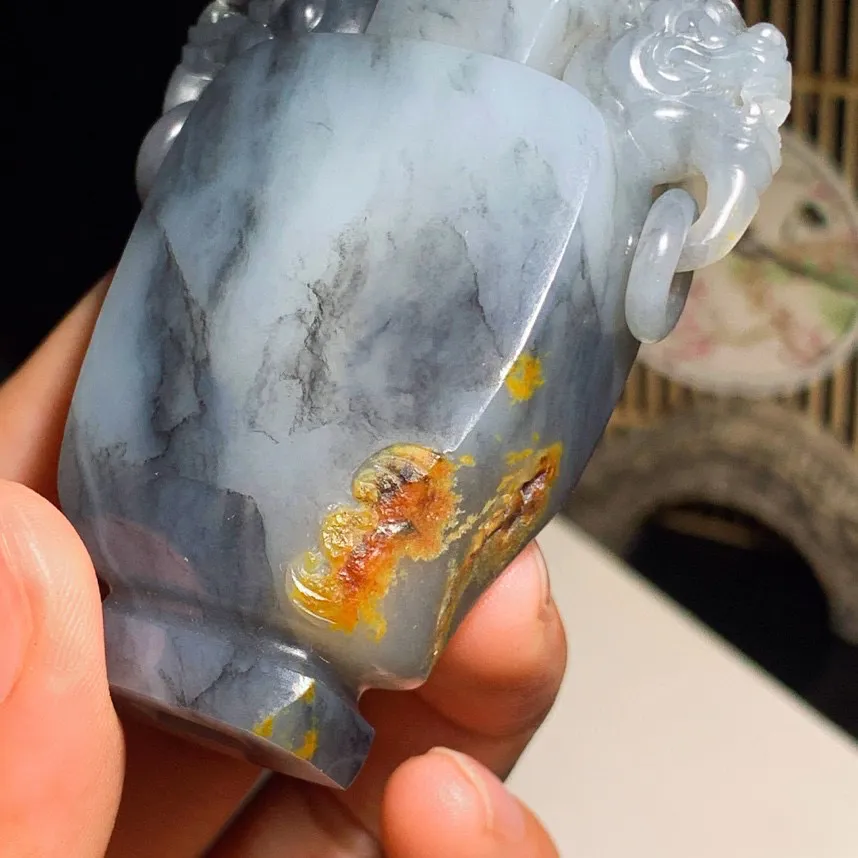 新疆籽料青花鼻烟壶挂件 尺寸75/48/20重83克，玉质细腻油润 底色纯净 脂粉好，品质好！lt250409