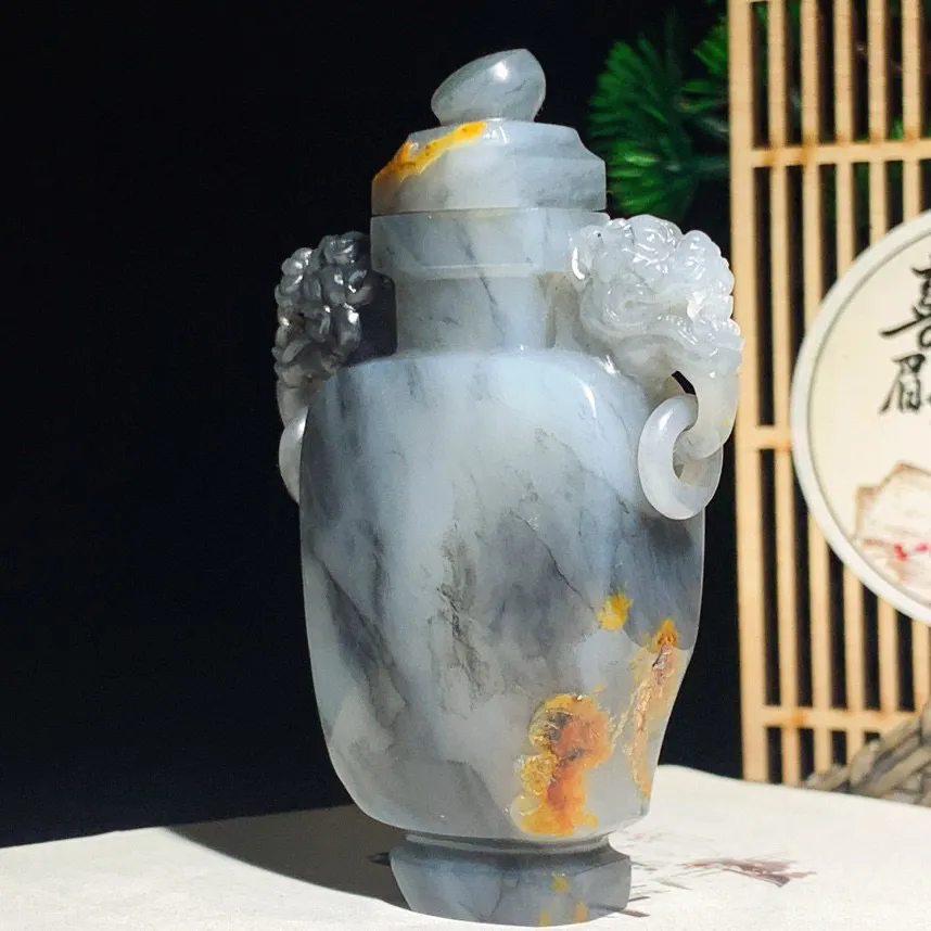 新疆籽料青花鼻烟壶挂件 尺寸75/48/20重83克，玉质细腻油润 底色纯净 脂粉好，品质好！lt250409
