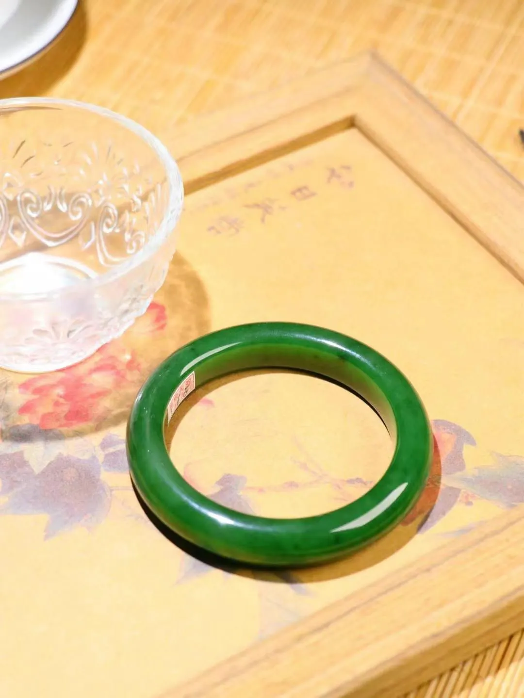 【温润如心.镯】

收藏级臻品️和田玉碧玉手镯，精选上等碧玉料，色泽清透，质地细腻。佩戴它，感受千