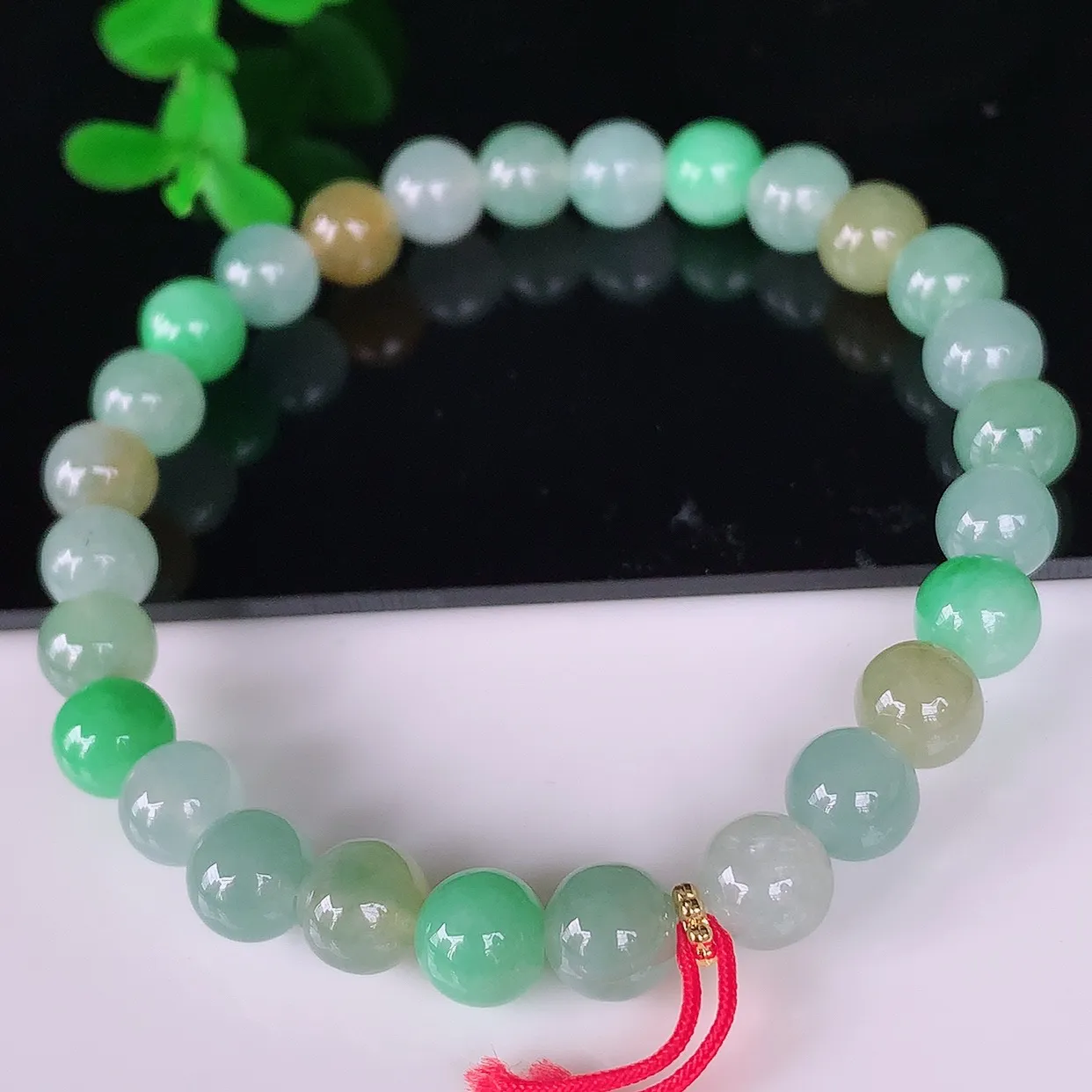 自然光实拍，冰润三彩圆珠翡翠手串手链，种老水足，冰清玉润  颜色漂亮  #46.10取一尺寸7mm