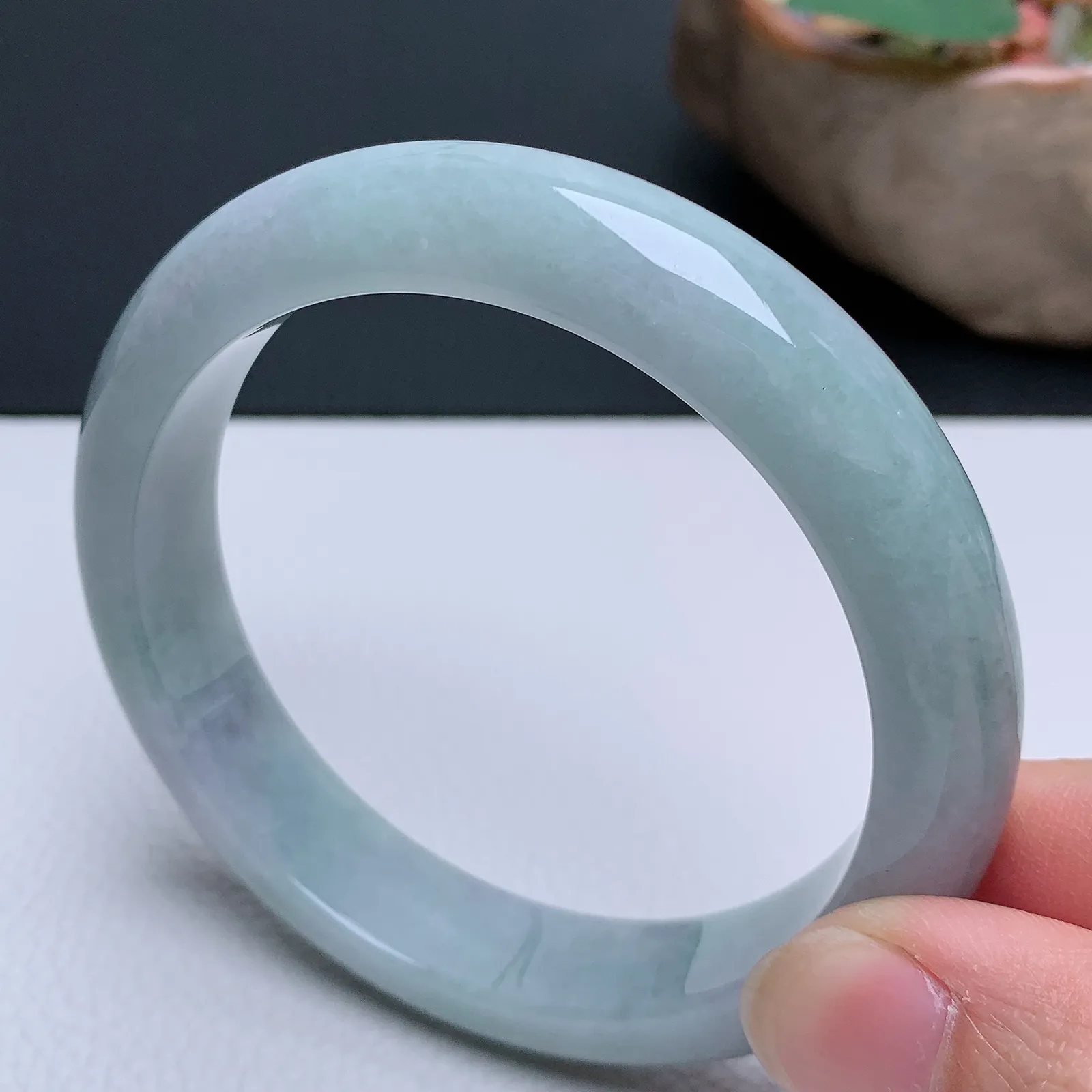 天然翡翠圈口59-60老坑手镯 玉质细腻 种水好 尺寸：59.3-12.5-8.5mm  M66