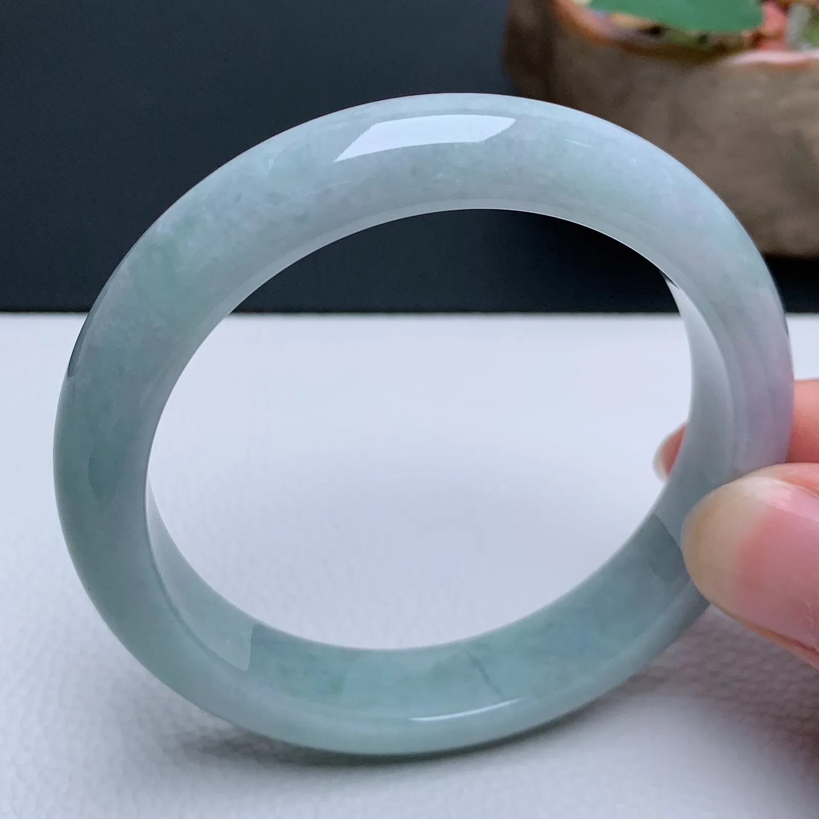天然翡翠圈口59-60老坑手镯 玉质细腻 种水好 尺寸：59.3-12.5-8.5mm  M66