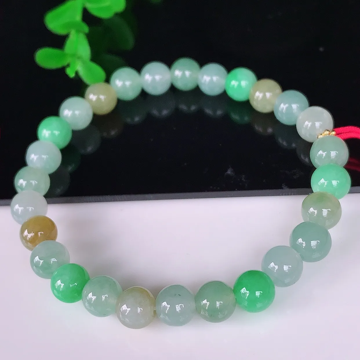自然光实拍，冰润三彩圆珠翡翠手串手链，种老水足，冰清玉润  颜色漂亮  #46.10取一尺寸7mm