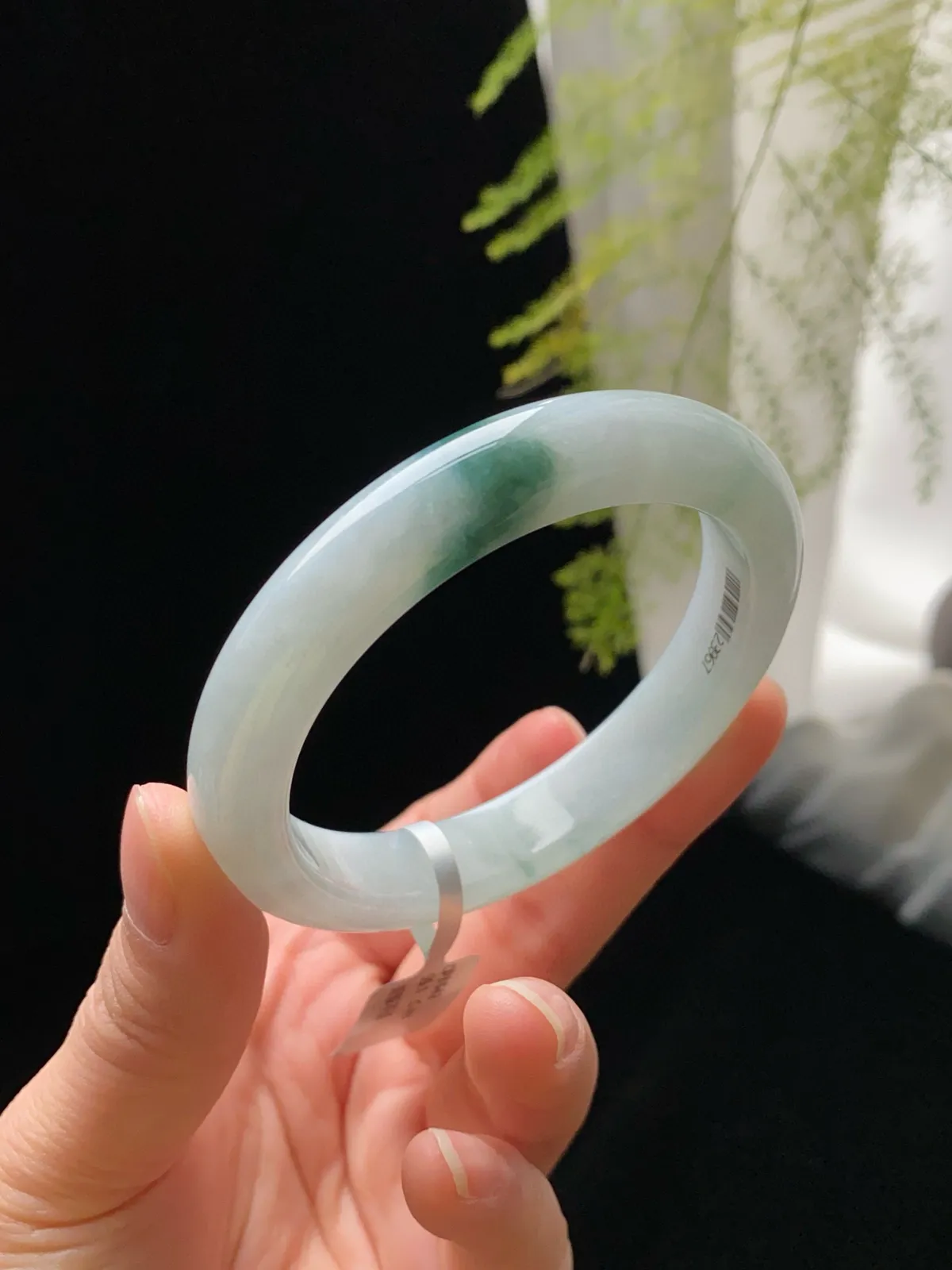 翡翠冰糯种飘绿手镯