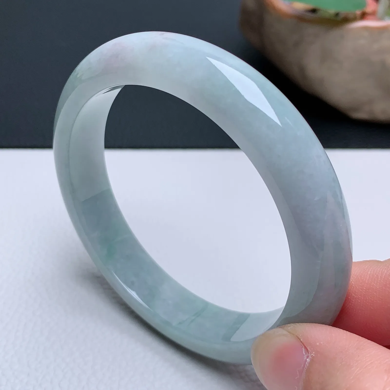 天然翡翠圈口59-60老坑手镯 玉质细腻 种水好 尺寸：59.3-12.5-8.6mm  M66