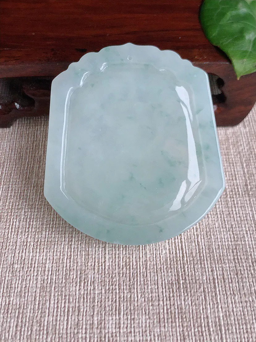 缅甸a货翡翠ddj老坑冰种飘花生肖蛇吊坠 整体51.2×45×5.7mm 29.11