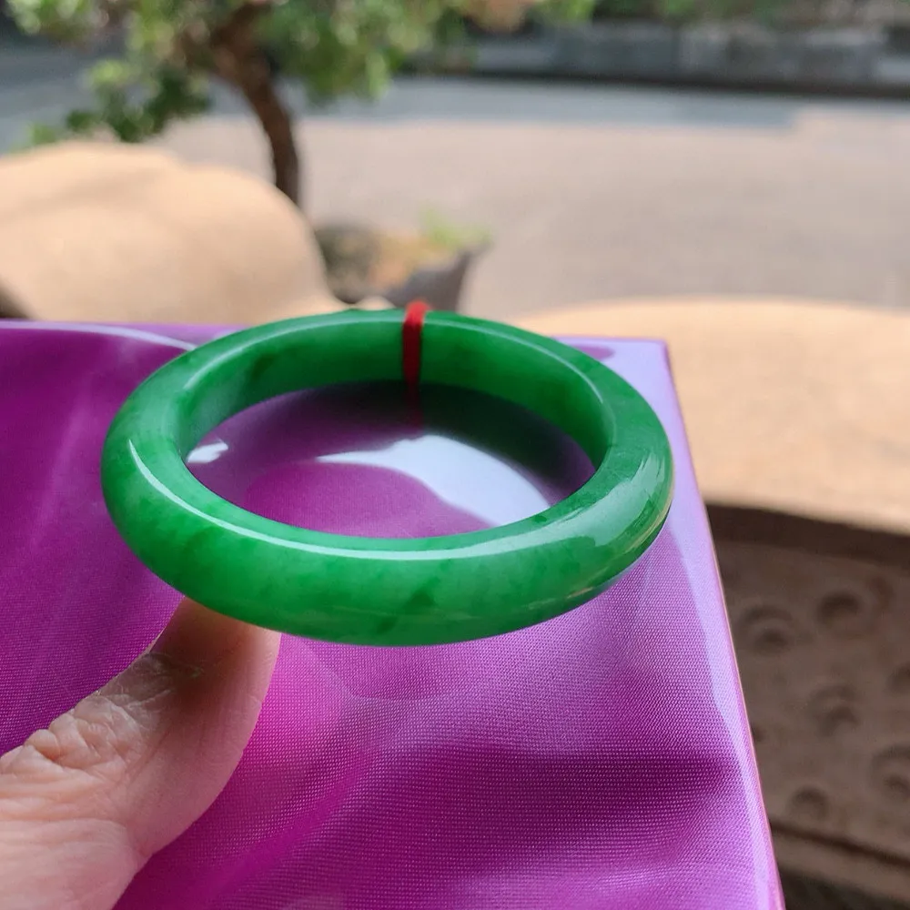 正圈满色阳绿 一丝棉根 尺寸:52.1/9.6/8.7 满色 