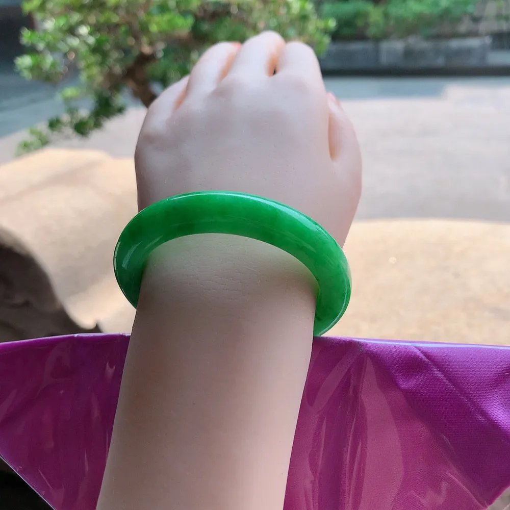 正圈满色阳绿 一丝棉根 尺寸:52.1/9.6/8.7 满色 