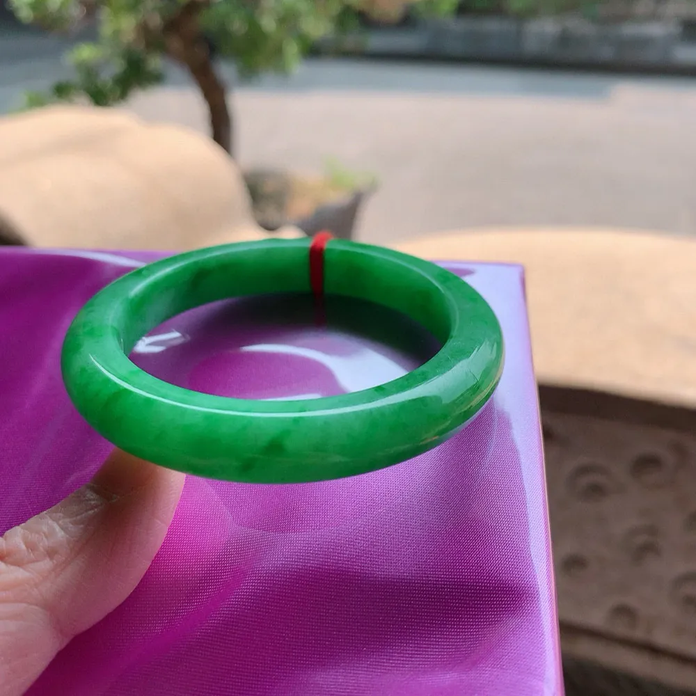 正圈满色阳绿 一丝棉根 尺寸:52.1/9.6/8.7 满色 