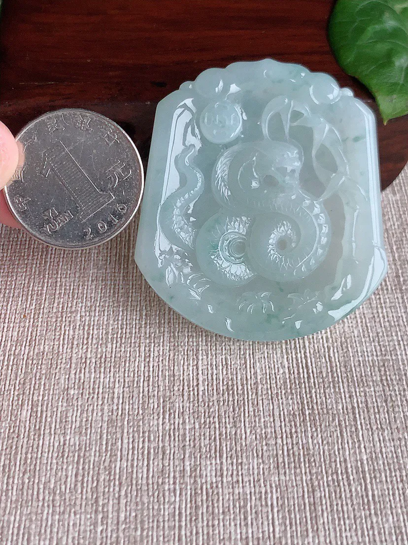 缅甸a货翡翠ddj老坑冰种飘花生肖蛇吊坠 整体51.2×45×5.7mm 29.11